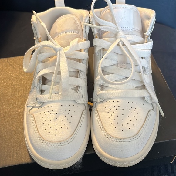 Jordan 1 MID - Picture 5 of 7